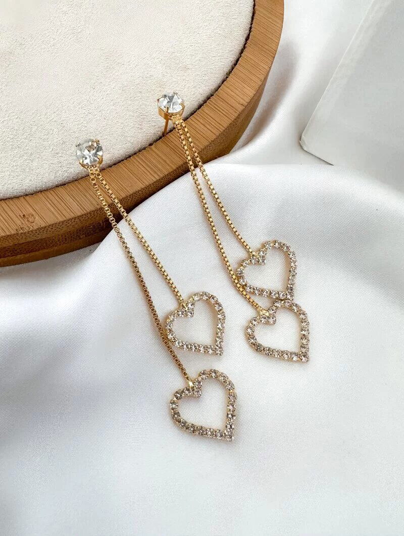 Brinco Folheado a Ouro 18k Dois Fios com Coração Cravejado