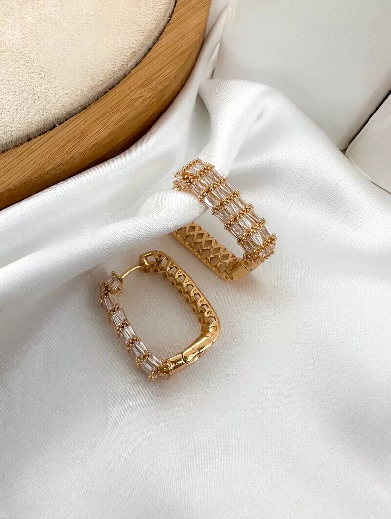 Brinco Folheado a Ouro 18K e a Prata Argola com Navetes