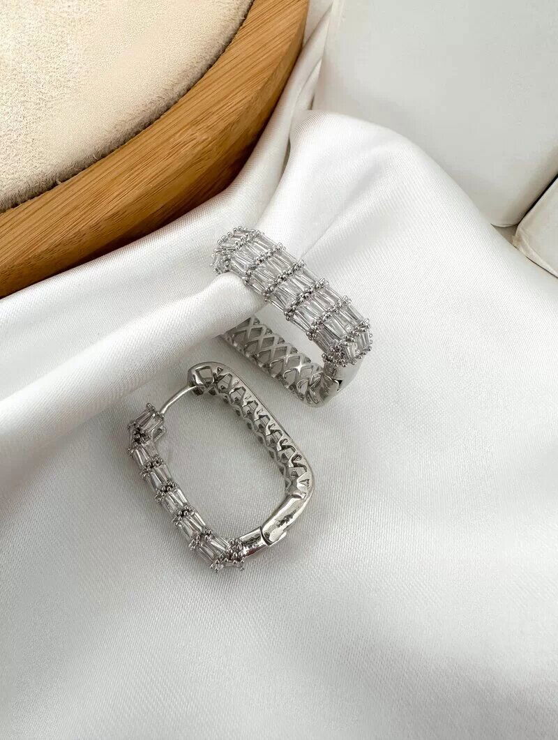 Brinco Folheado a Ouro 18K e a Prata Argola com Navetes