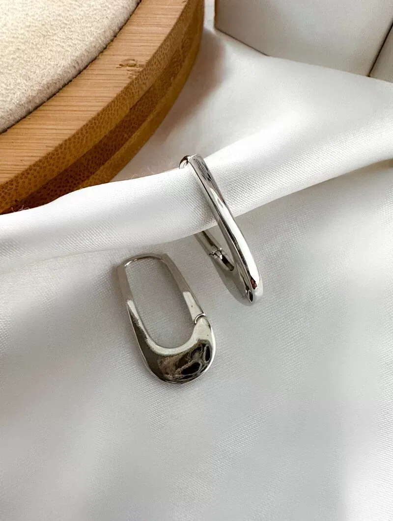 Brinco Folheado a Ouro 18K e a Prata Argola Gota Click