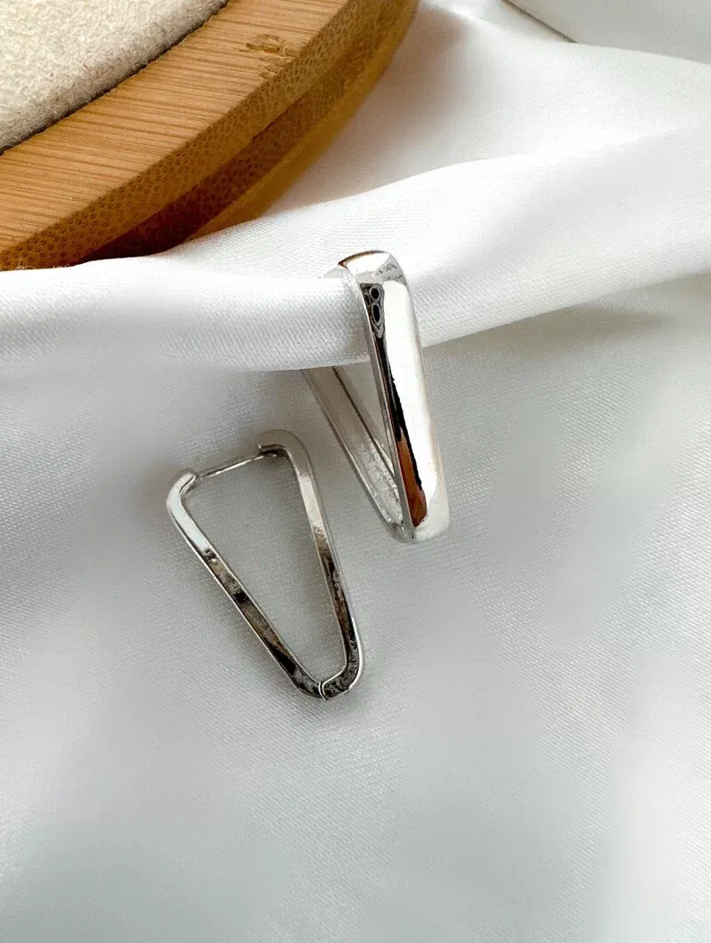 Brinco Folheado a Ouro 18K e a Prata Argola Oval