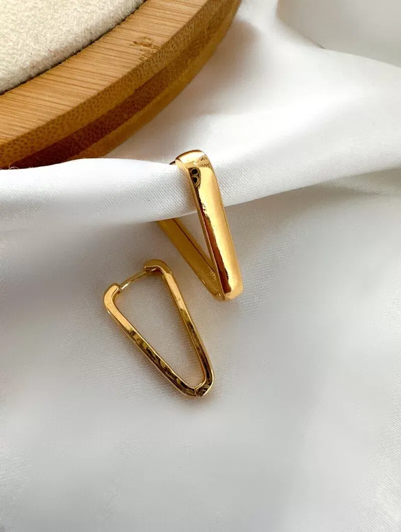 Brinco Folheado a Ouro 18K e a Prata Argola Oval