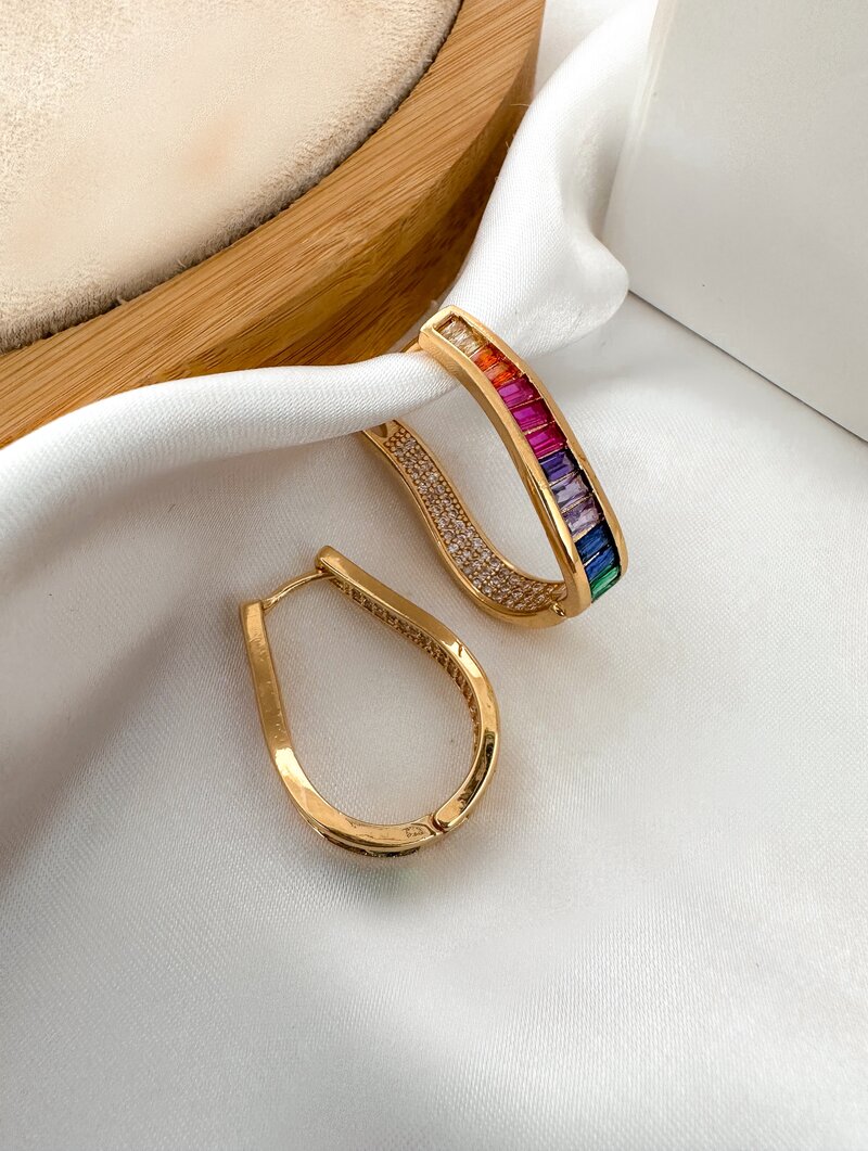 Brinco Folheado a Ouro 18K e a Prata Argola Oval com Navetes