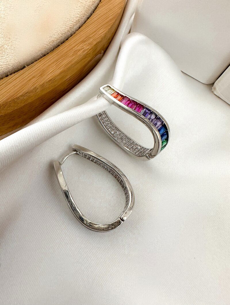 Brinco Folheado a Ouro 18K e a Prata Argola Oval com Navetes