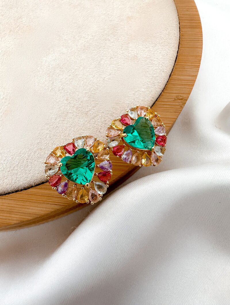 Brinco Folheado a Ouro 18K e a Prata Coração Minimalista com Zirconias.