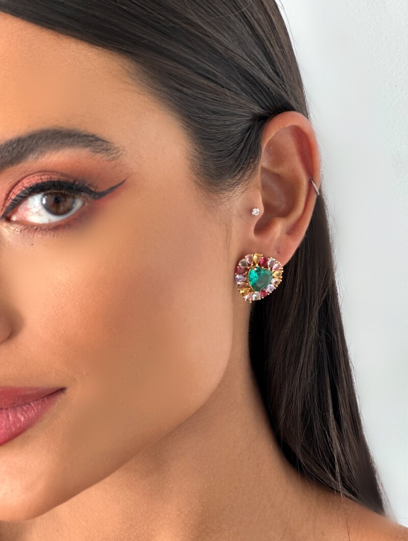 Brinco Folheado a Ouro 18K e a Prata Coração Minimalista com Zirconias.