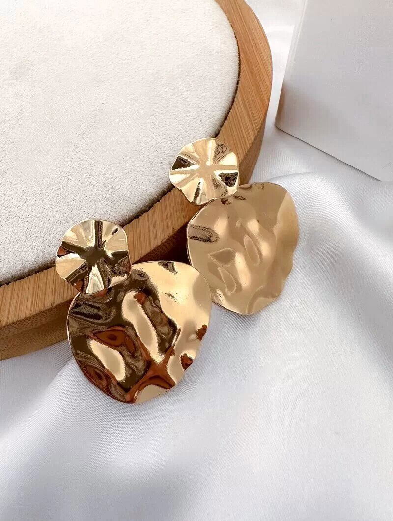 Brinco Folheado a Ouro 18K e a Prata Ponteira Orgânica.