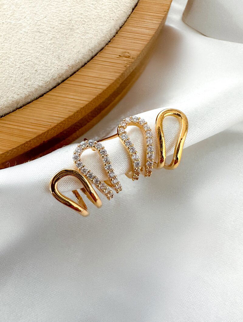 Brinco Folheado a Prata Quatro Fios Cravejado