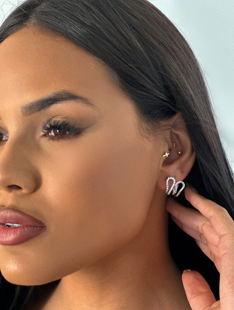 Brinco Folheado a Prata Quatro Fios Cravejado