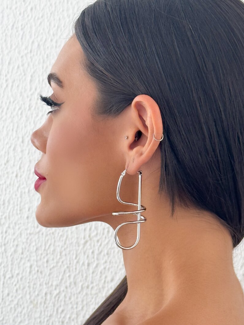 Brinco Folheado a Ouro 18k e Prata 925 Argola Design Orgânico Liso