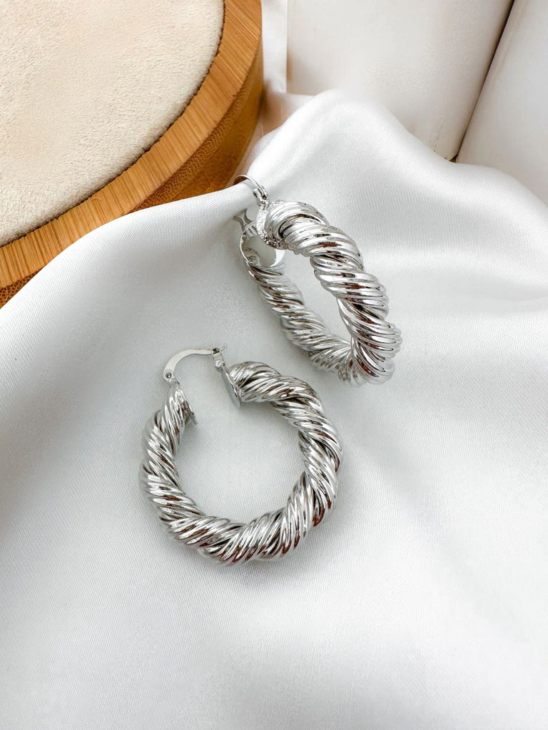 BRINCO FOLHEADO A OURO 18K E PRATA 925 ARGOLA FIO TORCIDO.