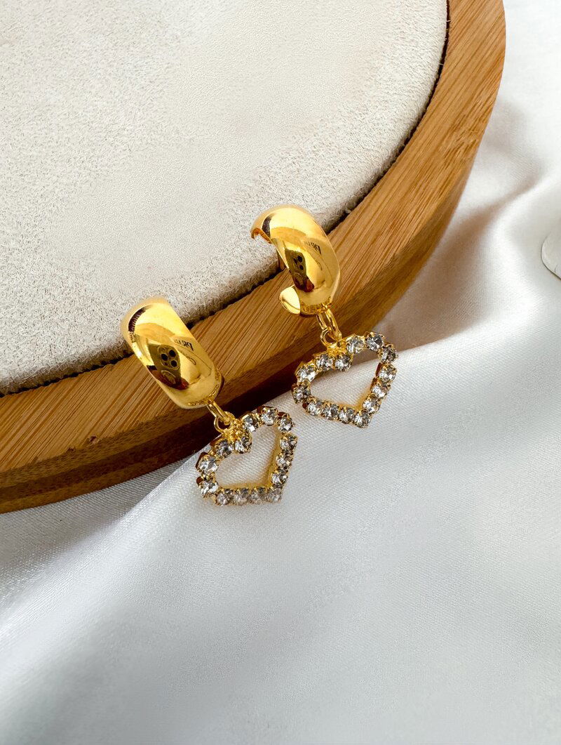 Brinco Folheado a Ouro 18k e Prata 925 Argolinha com Coração Cravejado