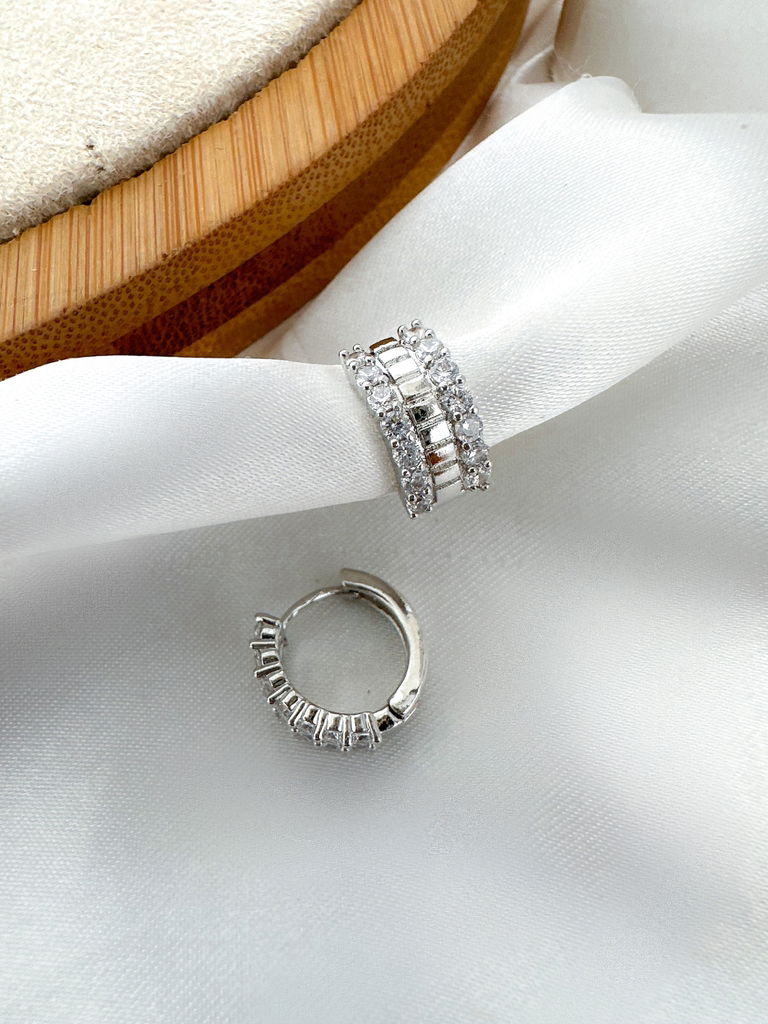 BRINCO FOLHEADO A OURO 18K E PRATA 925 ARGOLINHA COM MICRO ZIRCÔNIAS