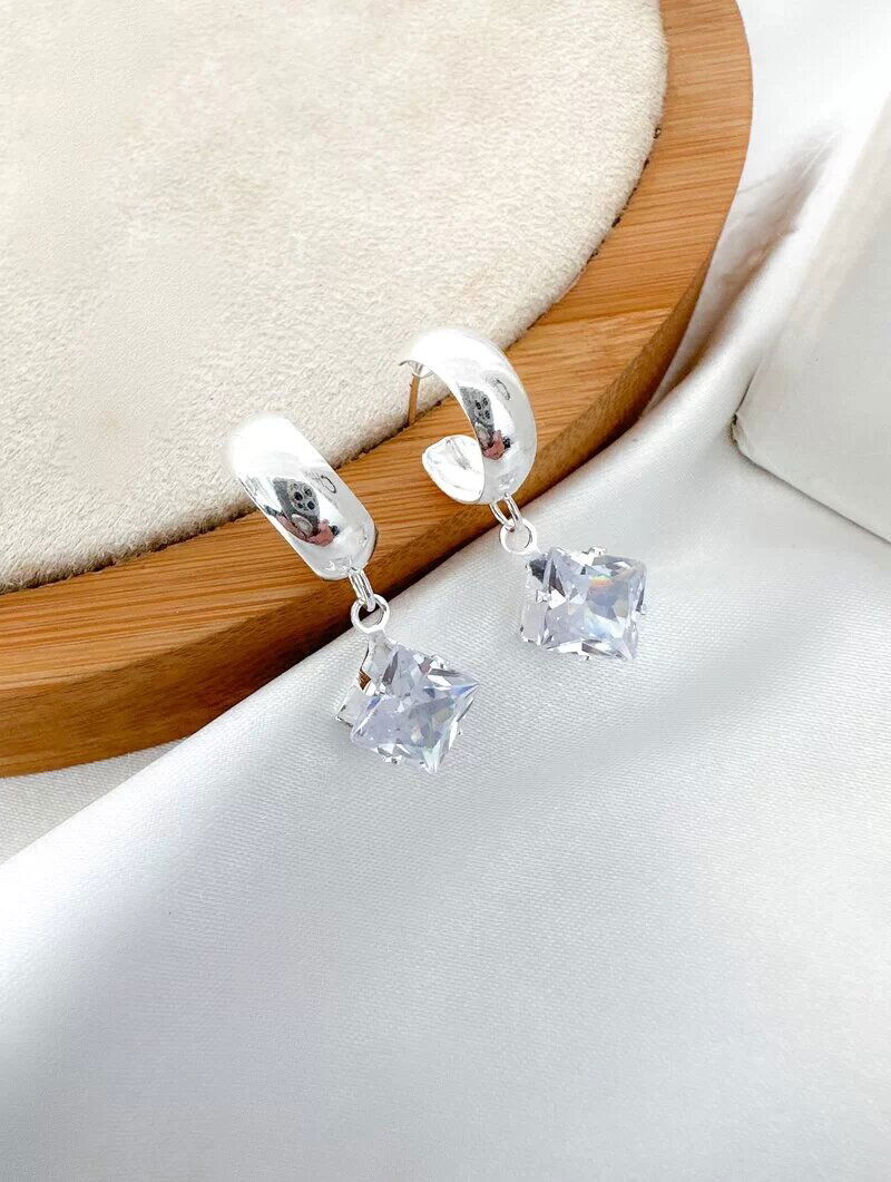 Brinco folheado a ouro 18k e prata 925 argolinha com pedra de zircônia