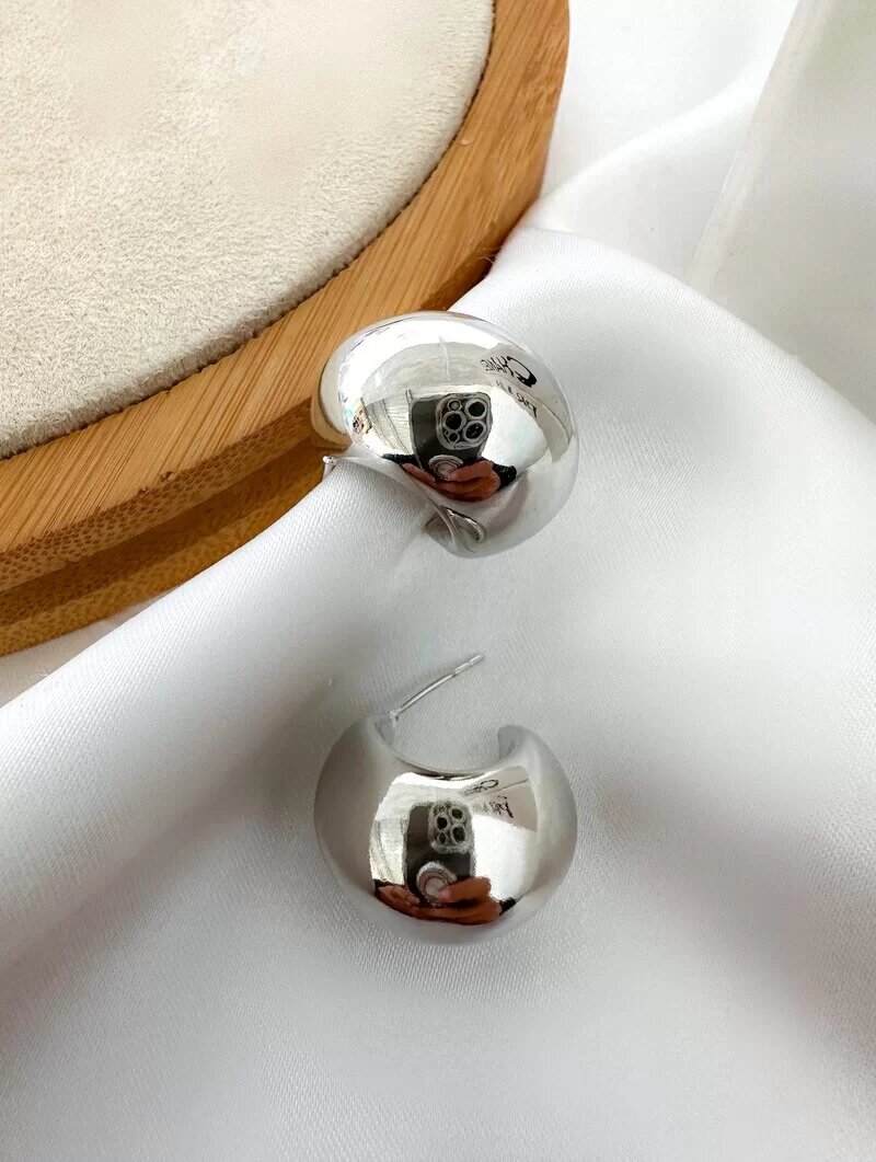 Brinco folheado a ouro 18k e prata 925 argolinha lisa pontuda