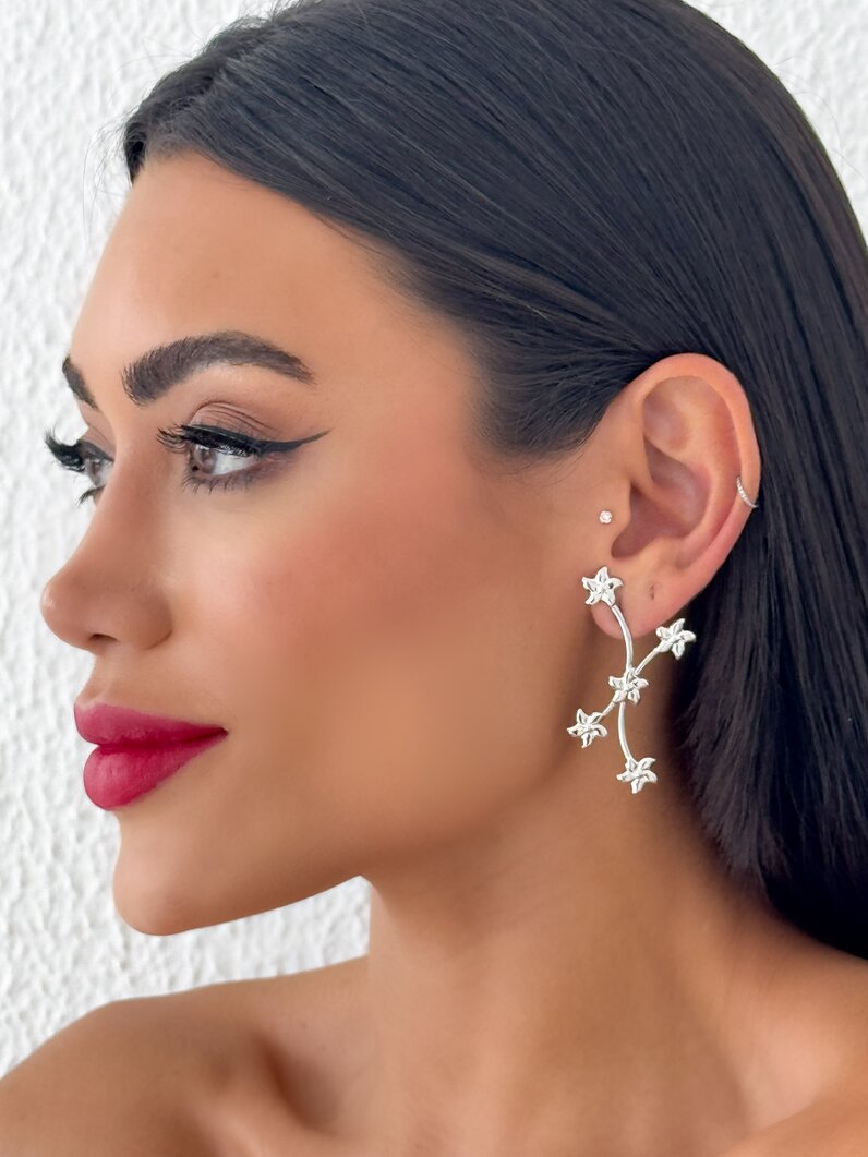 Brinco Folheado a Ouro 18k e Prata 925 Aro com Pequenas Flores