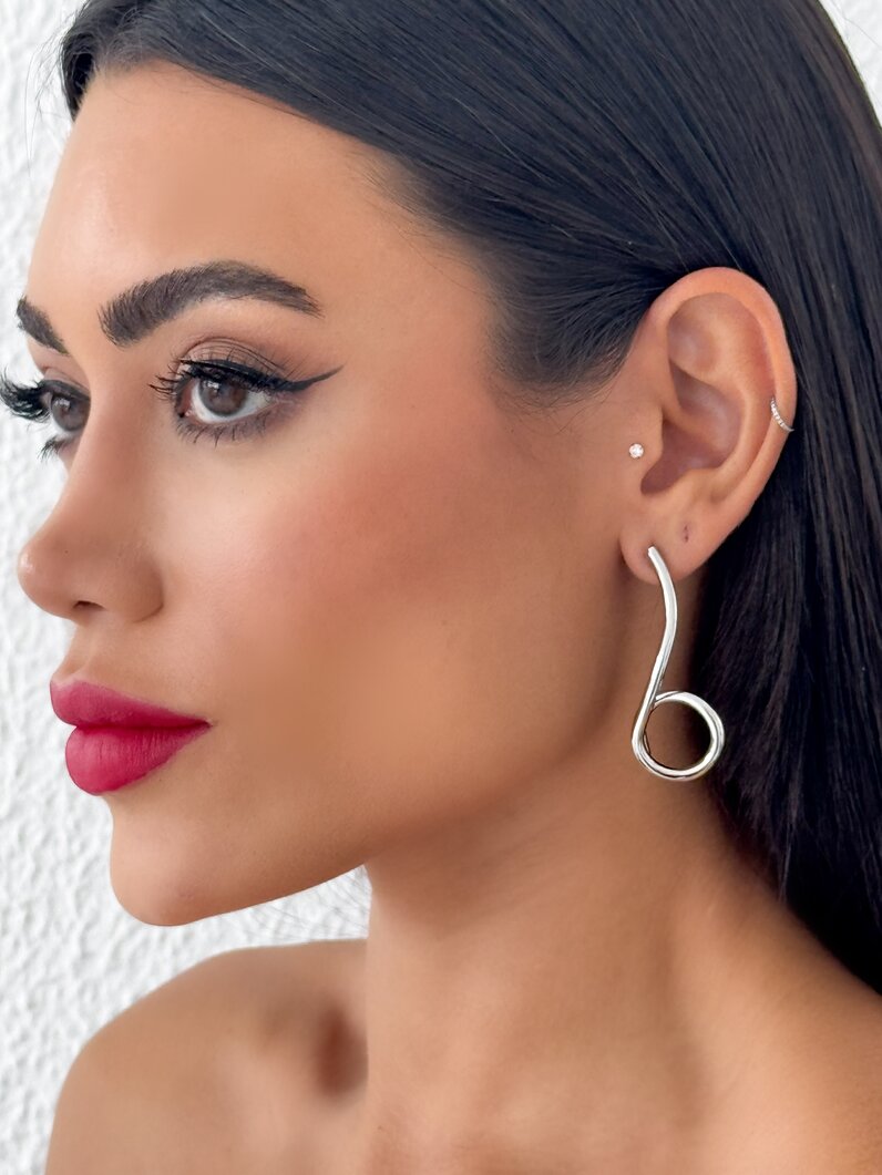 Brinco Folheado a Ouro 18k e Prata 925 Aro com Ponta Enrolada