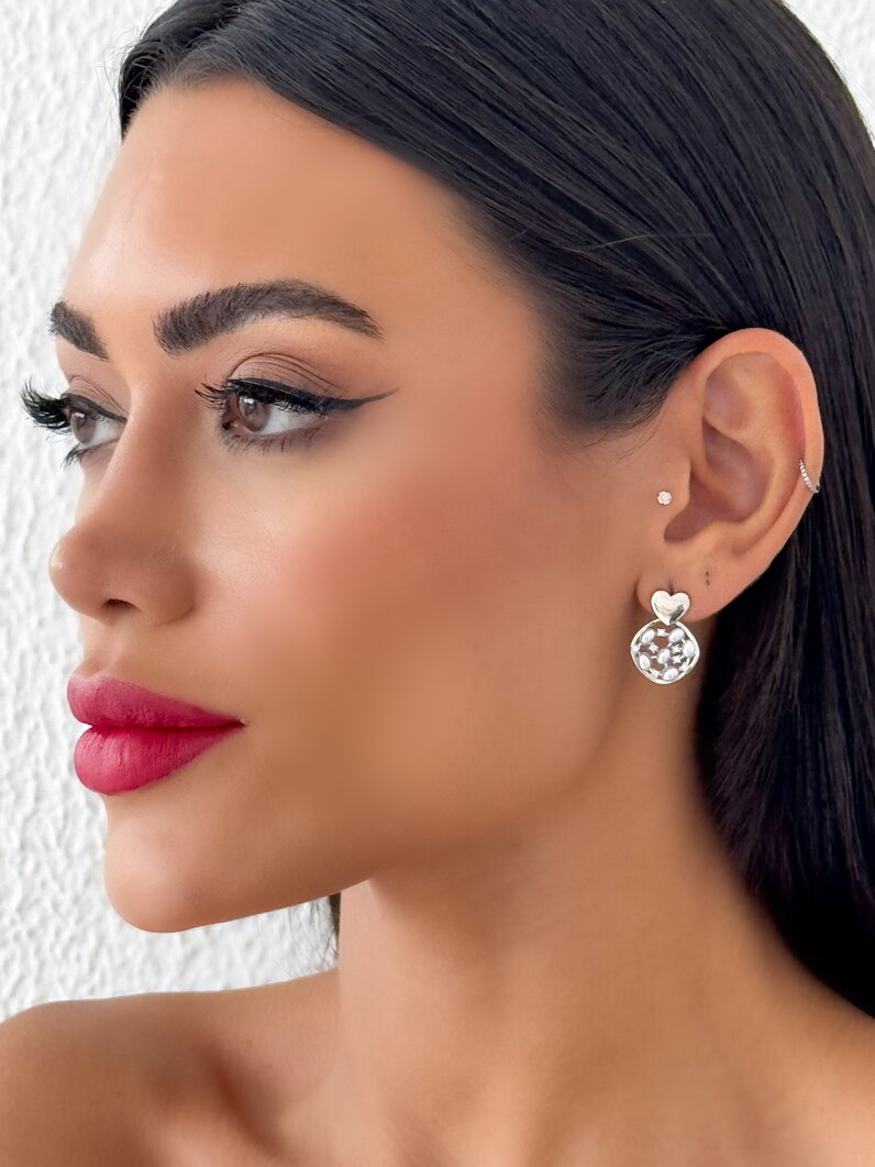 Brinco Folheado a Ouro 18k e Prata 925 Coração com Disco Cravejado de Zircônia e Pérolas