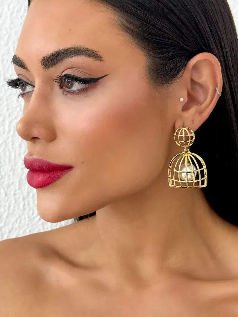 Brinco Folheado a Ouro 18k e Prata 925 Design Gaiola Com Pérola