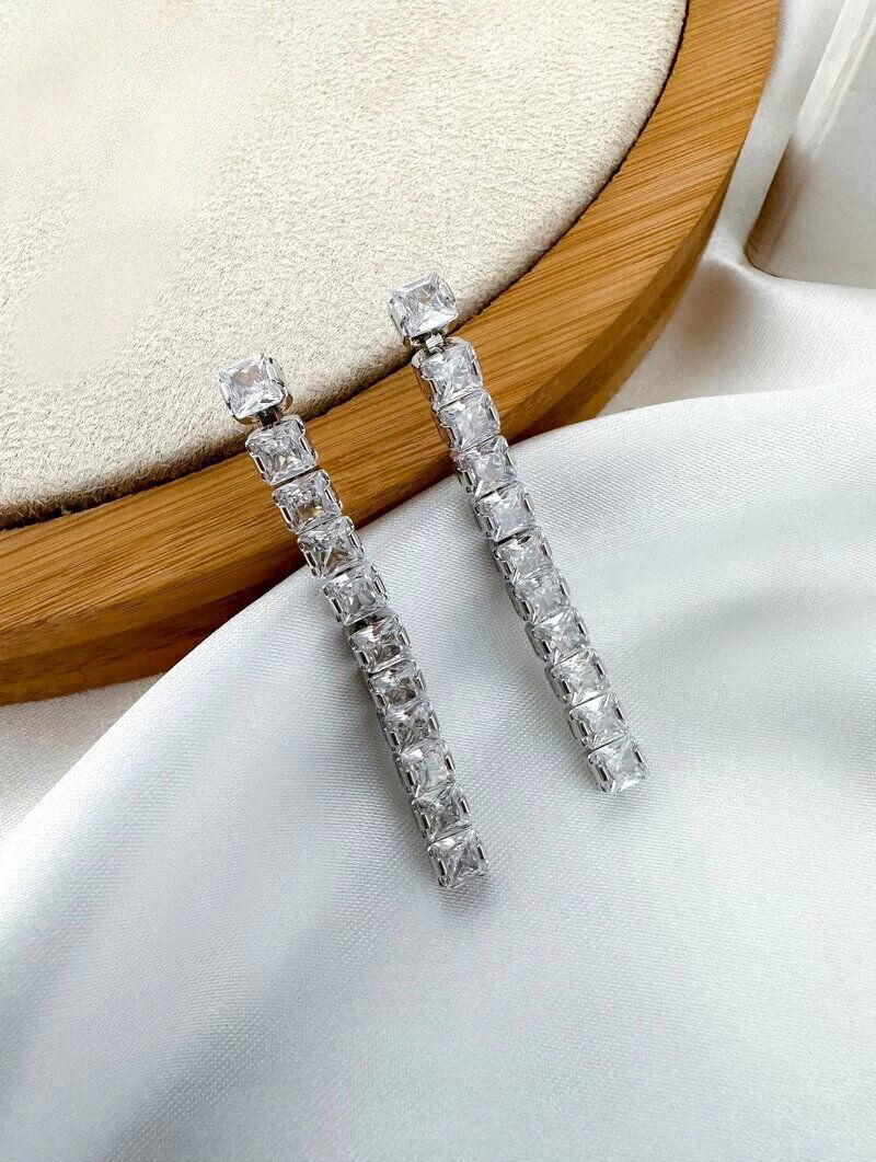 Brinco Folheado a Prata 925 Filete de Zircônias