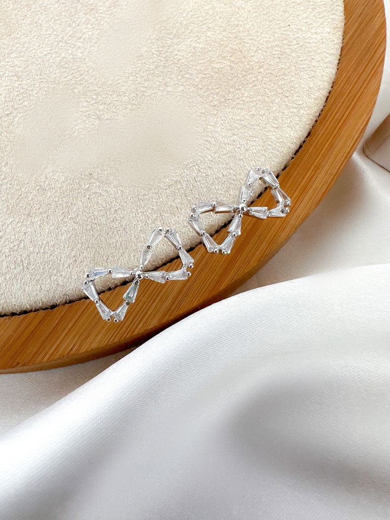 brinco folheado a ouro 18k e prata 925 laço com zircônia