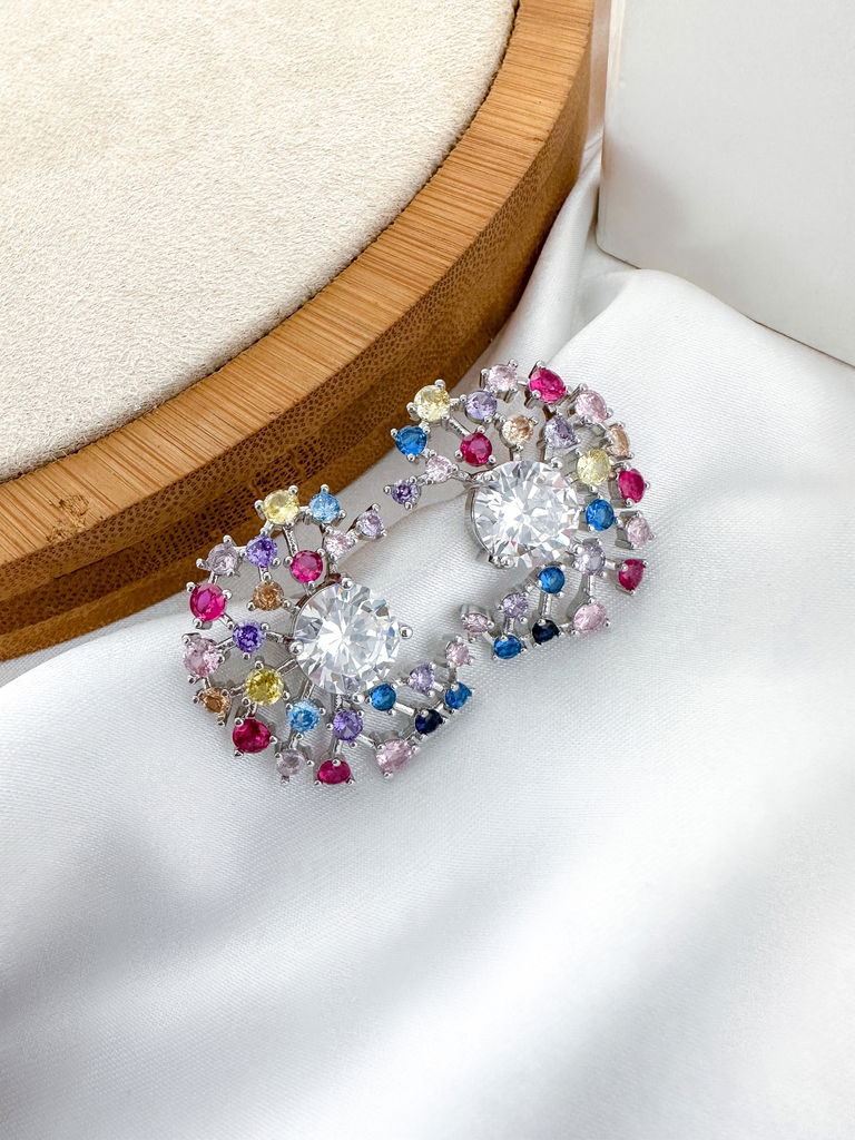 brinco folheado a ouro 18k e prata 925 meia argola cravejada com pedrarias