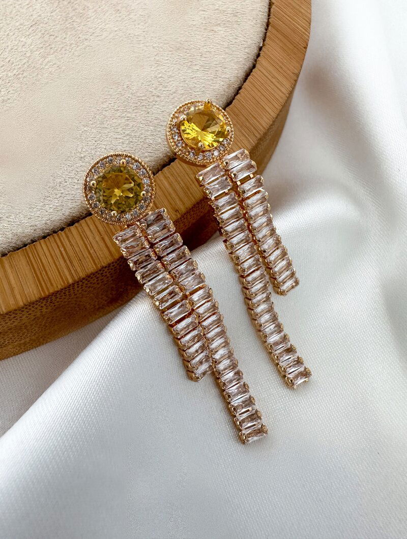 Brinco Folheado a Ouro 18k e Prata 925 Ponto de Luz com Navetes