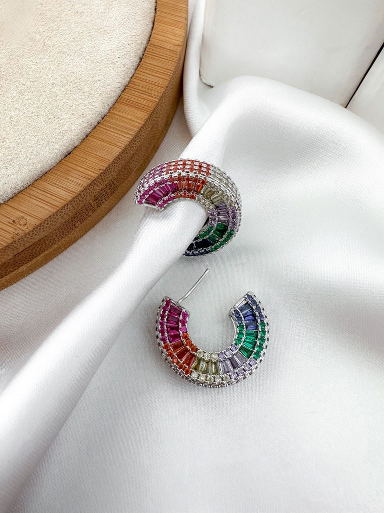 Brinco folheado a ouro 18k e prata 925 zircônias coloridas