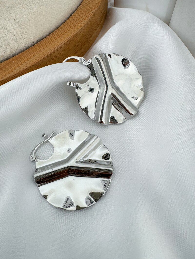 Brinco Folheado a Ouro 18k e Prata Argola Botton Martelado