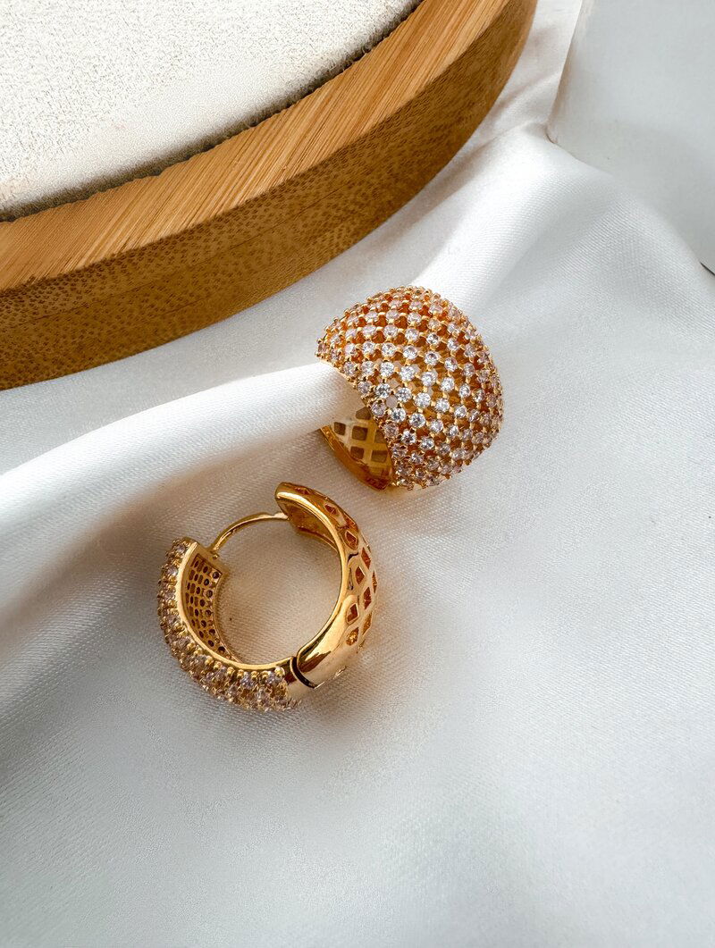 Brinco Folheado a Ouro 18k e Prata Argola Click Cravejada