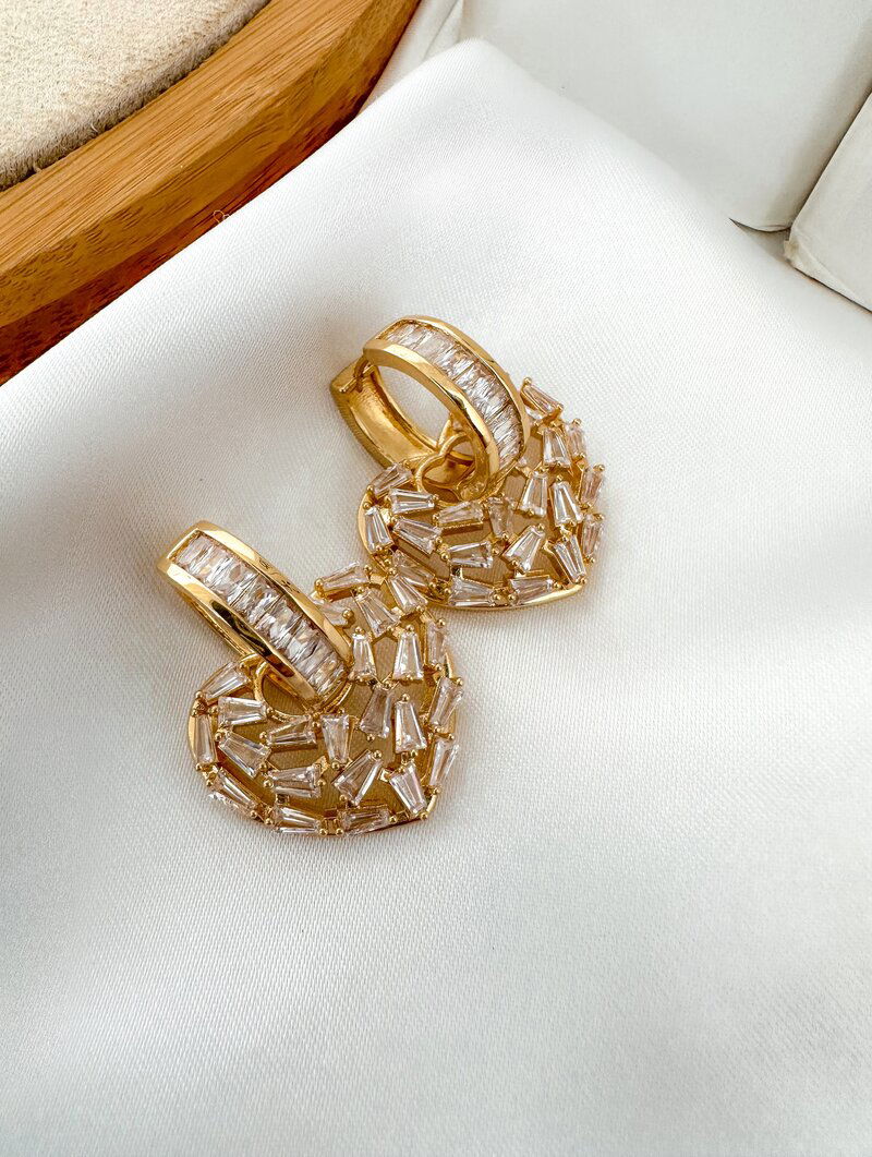 Brinco Folheado a Ouro 18k e Prata Argola com Coração de Navetes