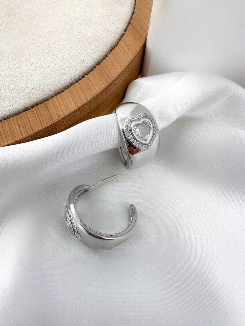 Brinco Folheado a Ouro 18k e Prata Argola com Coração de Zircônia