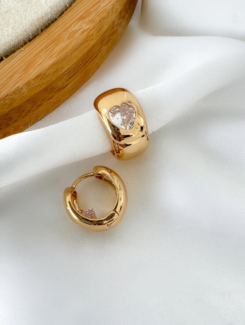 Brinco Folheado a Ouro 18k e Prata Argola com Coração de Zircônia Cristal