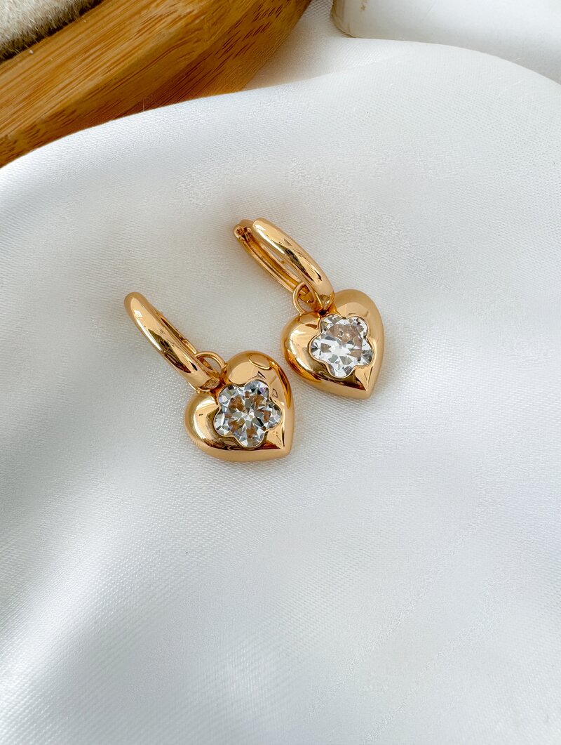 Brinco Folheado a Ouro 18k e Prata Argola com Coração e Flor de Zircônia