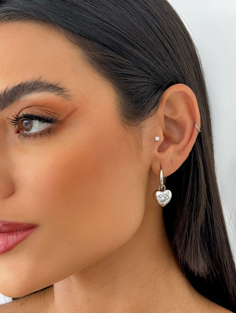 Brinco Folheado a Ouro 18k e Prata Argola com Coração e Flor de Zircônia