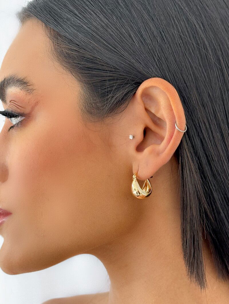 Brinco Folheado a Ouro 18k e Prata Argola com Detalhe Cravejado