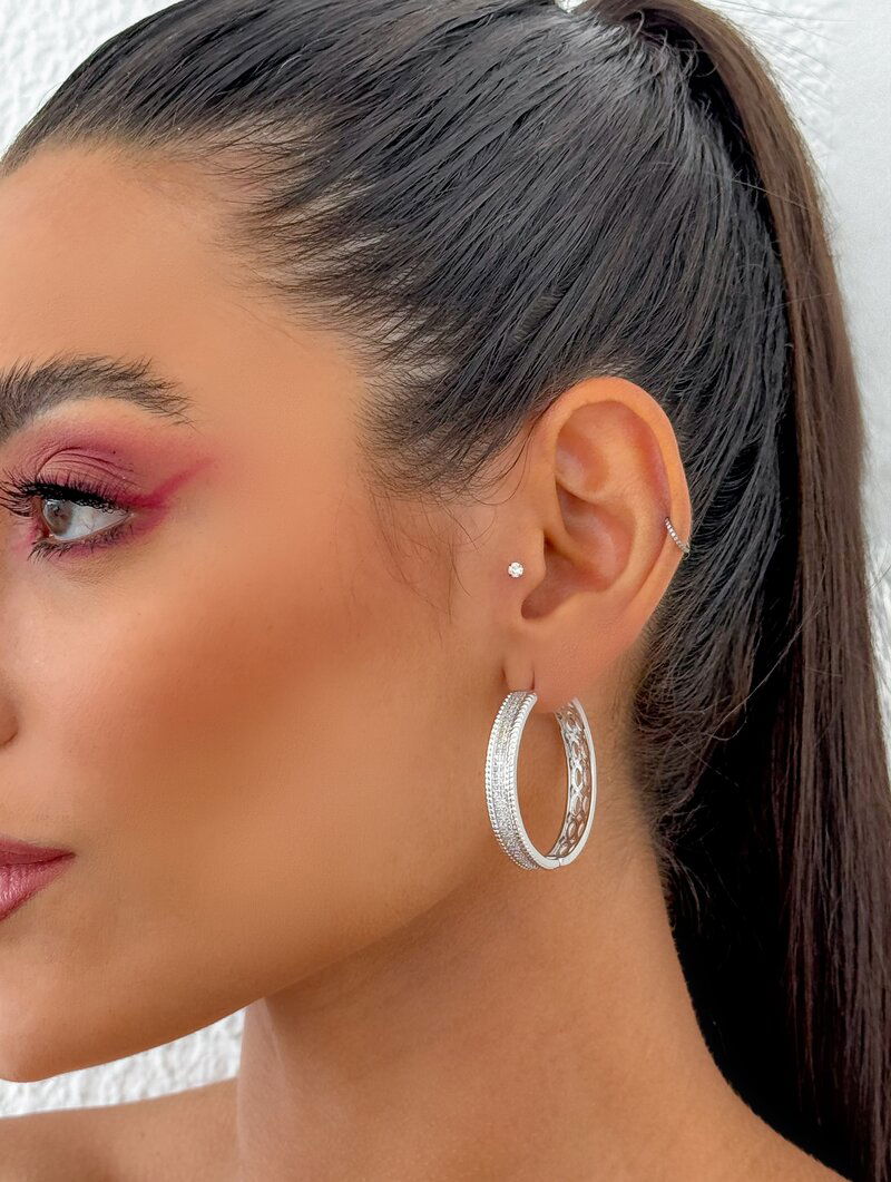 Brinco Folheado a Ouro 18k e Prata Argola com Fecho Cravejada