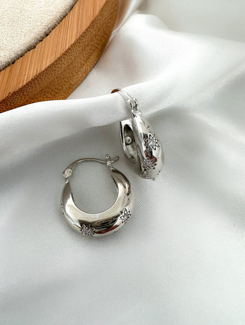 Brinco Folheado a Ouro 18k e Prata Argola com Pontos de Luz