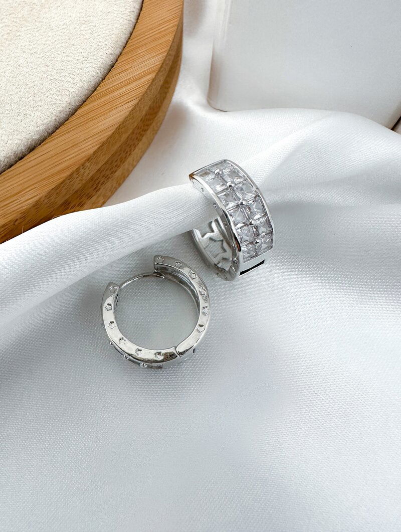 Brinco Folheado a Ouro 18k e Prata Argola com Zircônias e Estrelas