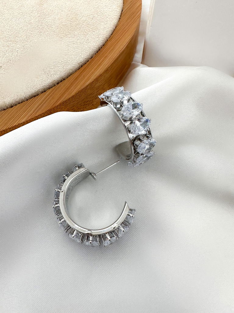 brinco folheado a ouro 18k e prata argola com zircônias ovais