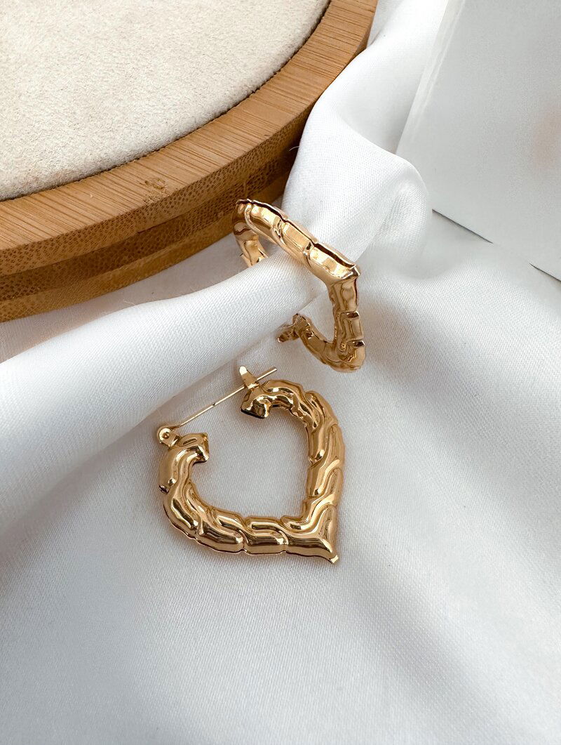 Brinco Folheado a Ouro 18k e Prata Argola Coração com Fecho