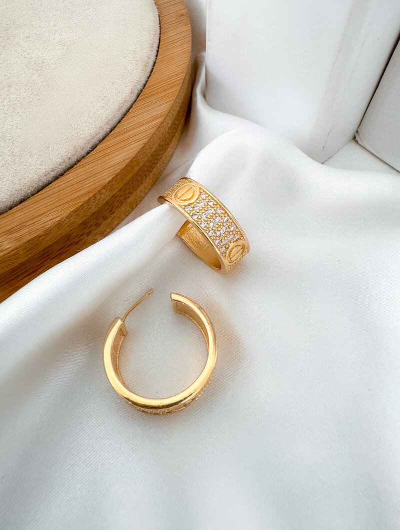 Brinco Folheado a Ouro 18k e Prata Argola Cravejada Inspiração