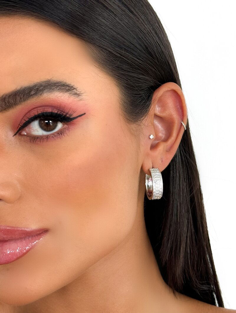 Brinco Folheado a Ouro 18k e Prata Argola Cravejada Inspiração
