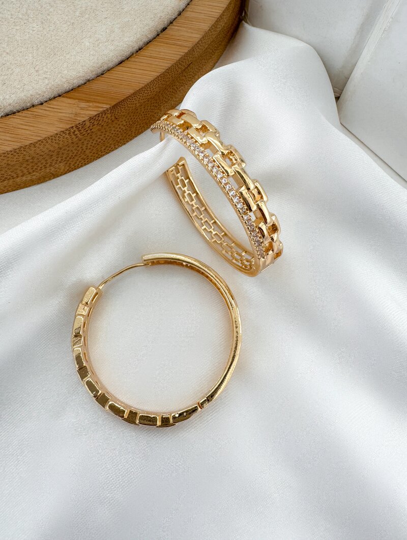 Brinco Folheado a Ouro 18k e Prata Argola Design Corrente com Micro Zircônias
