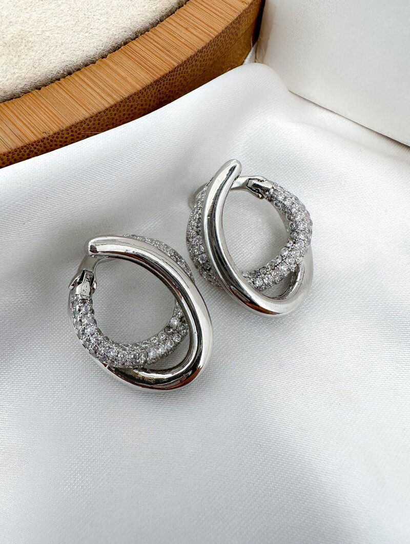 Brinco Folheado a Ouro 18k e Prata Argola Dois Fios com Detalhe Cravejado