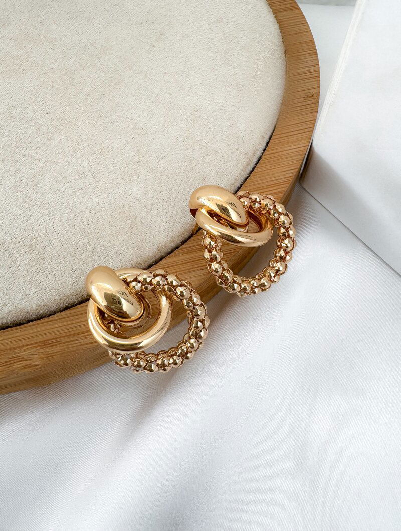 Brinco Folheado a Ouro 18k e Prata Argola Dois Fios com Detalhe Rabo de Tatu M