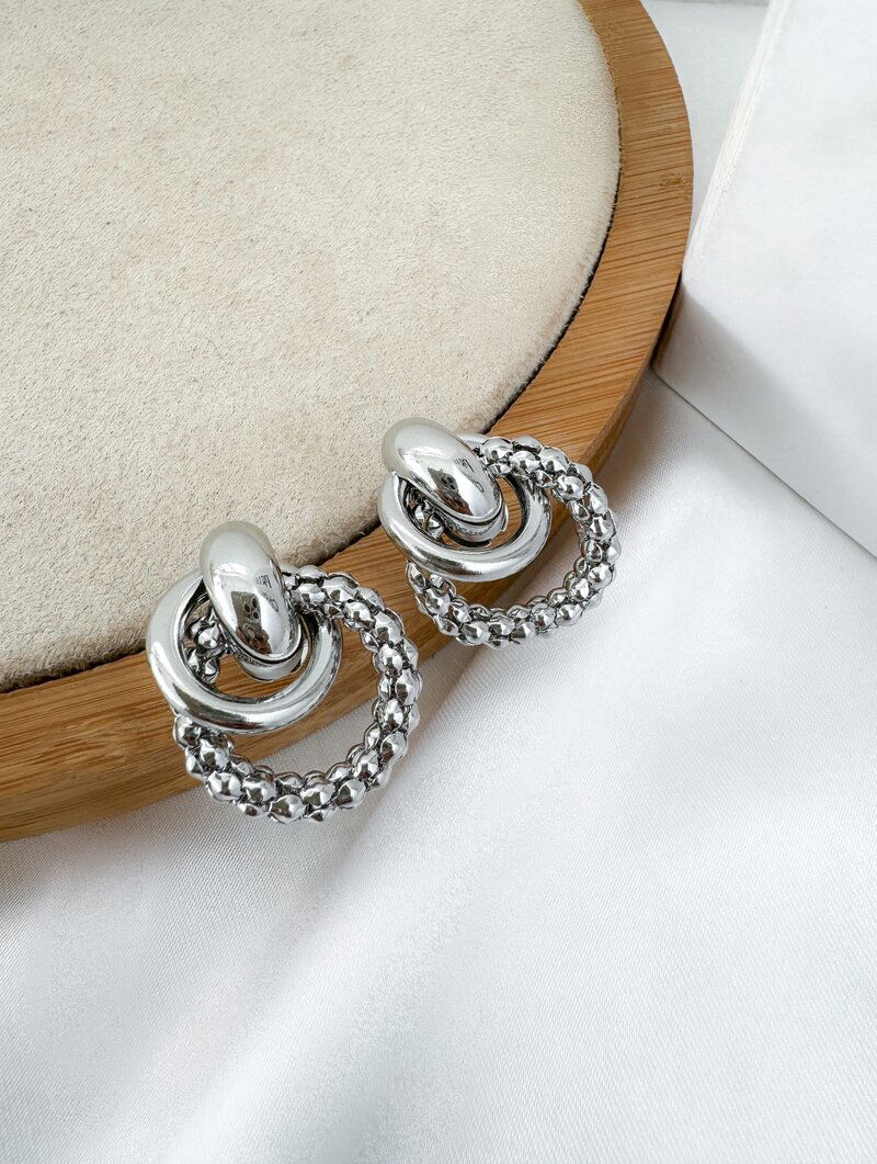 Brinco Folheado a Ouro 18k e Prata Argola Dois Fios com Detalhe Rabo de Tatu M