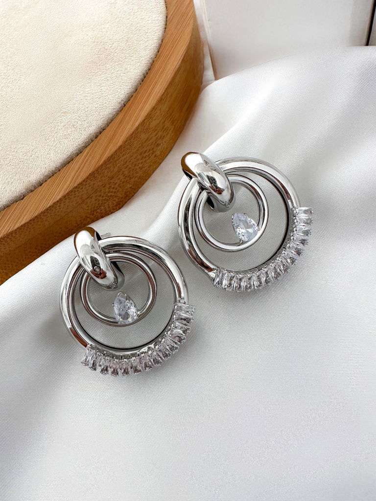 Brinco folheado a ouro 18k e prata argola dupla com navetes em zircônia