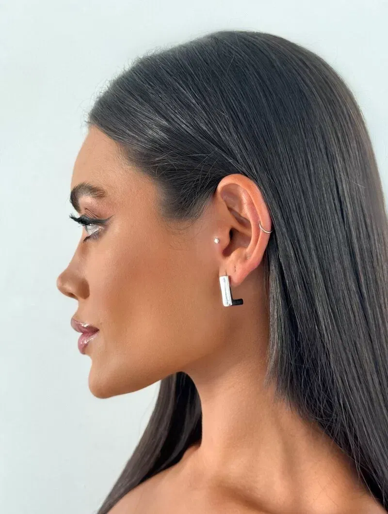 Brinco Folheado a Ouro 18k e Prata Argola em L