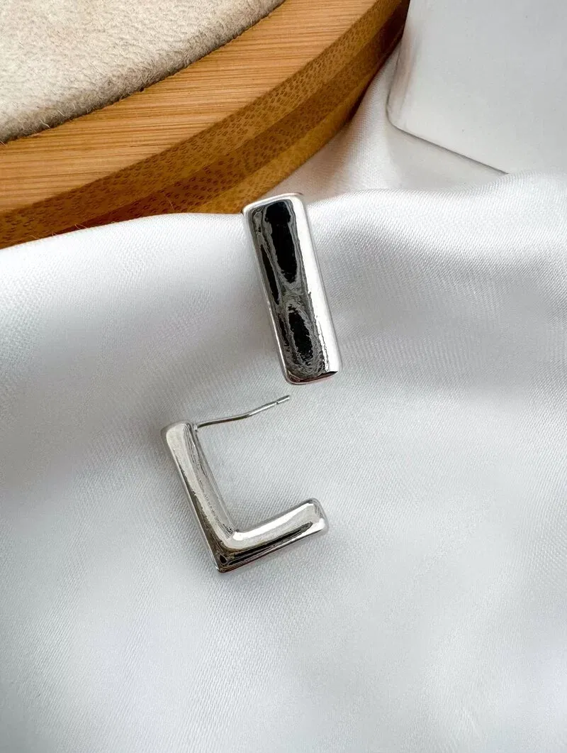 Brinco Folheado a Ouro 18k e Prata Argola em L